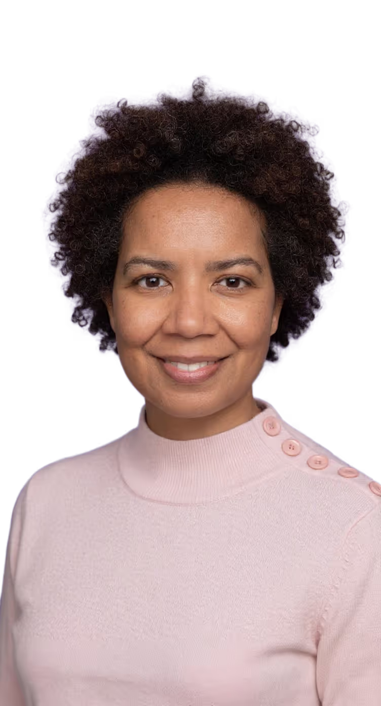 Portrait of Dr Catriona Walsh Portrait of Dr Catriona Walsh, The Food Phoenix, wearing a light pink jumper