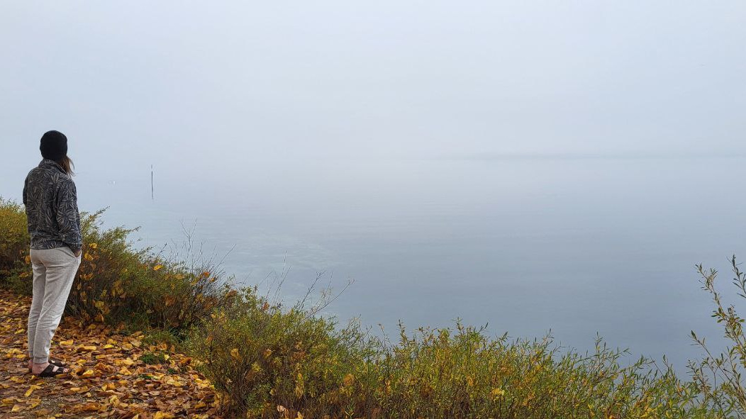 Caro standing by Lake Constance in Germany