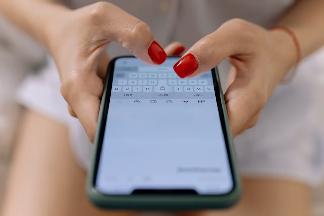 What to Do If the Homeowner or Sitter Stops Messaging Before the Sit